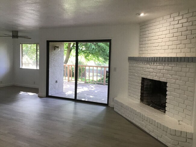 Building Photo - Beautiful Rocklin home