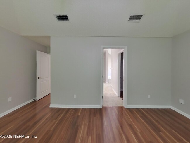 Building Photo - 495 Apple Creek Dr