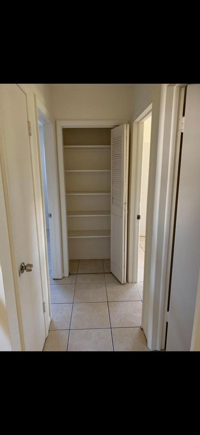 Building Photo - 864 E Church Ave