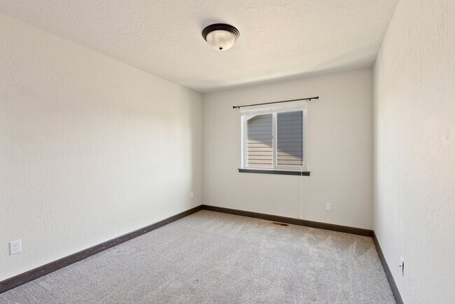 Building Photo - 6433 N Idlewood