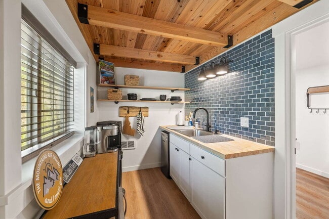 Building Photo - Furnished Modern Loft in Ottery Bay