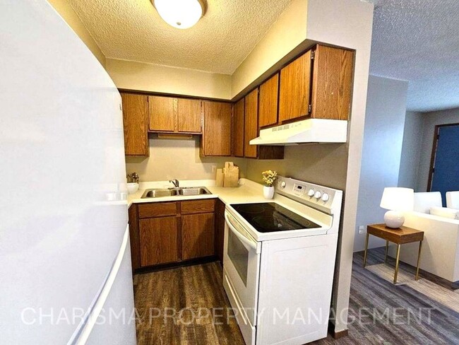 Building Photo - 1 BD, 1 BA WALK IN LEVEL UNIT IN GARRETSON...