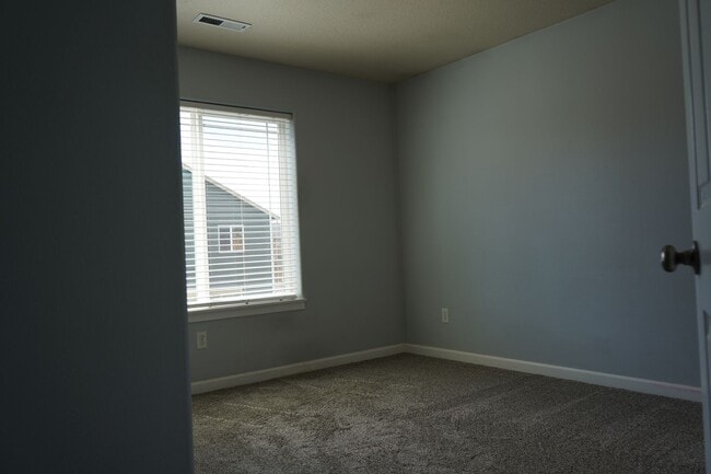 Building Photo - 4316 NE 58th Cir