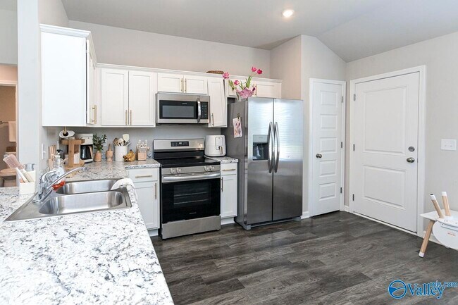 Building Photo - 110 Olde Hearth Rd