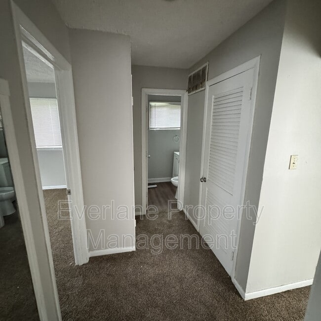 Building Photo - 4030 N Catherwood Ave
