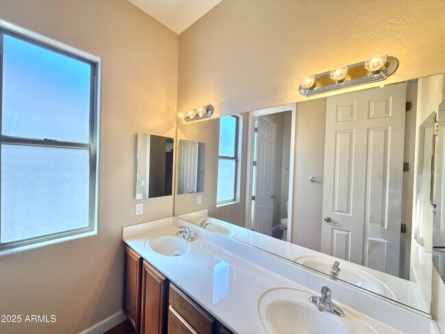 Building Photo - 12816 W Vista Paseo Dr