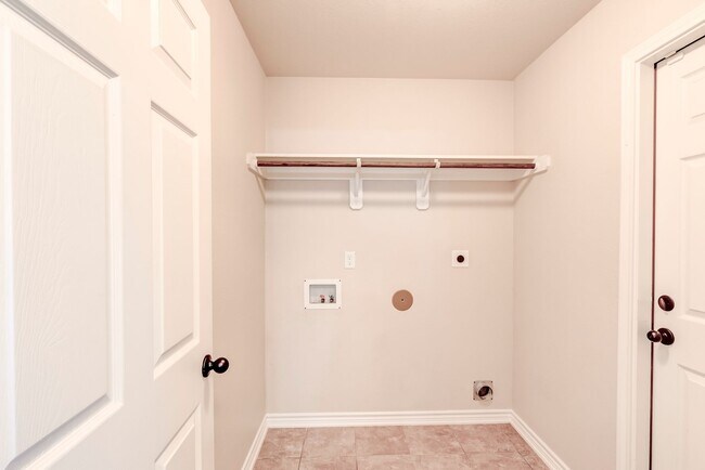 Building Photo - 2405 Coy Dr