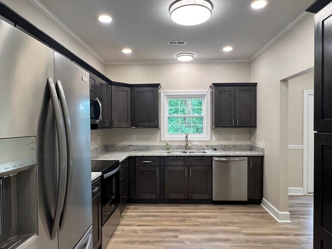 Building Photo - Stunning One Level Home located in central Johnson City!  