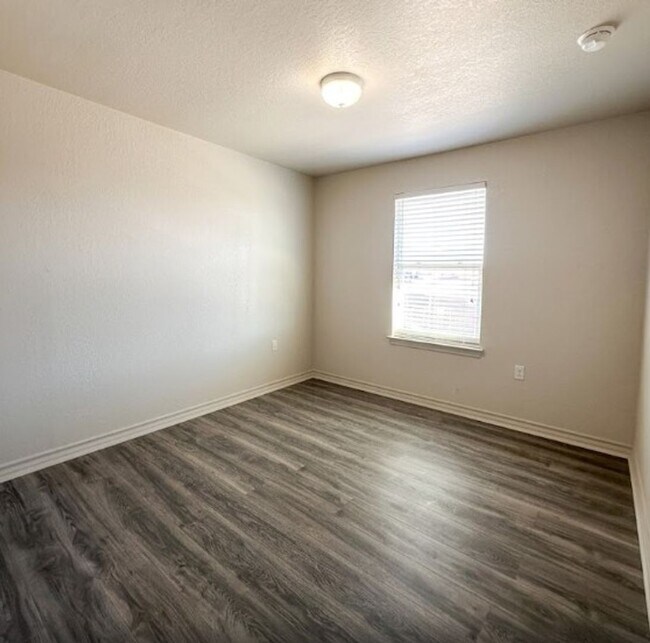 Building Photo - 1806 Los Olivios Wy