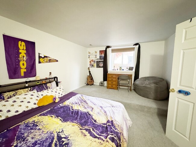 Building Photo - 1923 W Hampson Ave