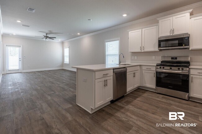 Building Photo - 32444 Revere Dr