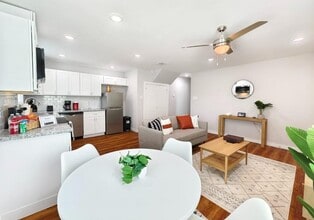 Building Photo - 8215 Hanna St