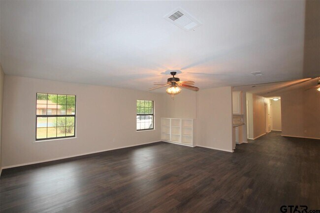 Building Photo - 15711 Echo Glen Dr