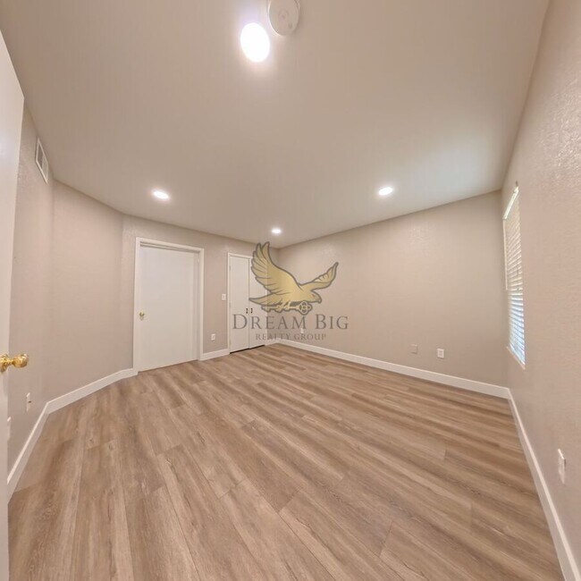 Building Photo - 8101 W Flamingo Rd