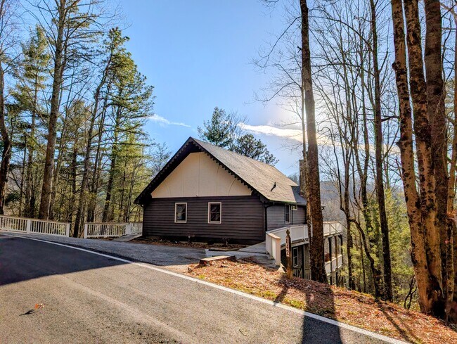 Building Photo - 842 Saddle Back Cir