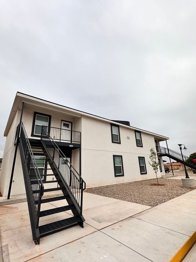 Building Photo - New Construction! 2 bed 2 bath!