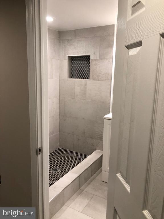 Building Photo - 1615 Fairlawn Ave SE