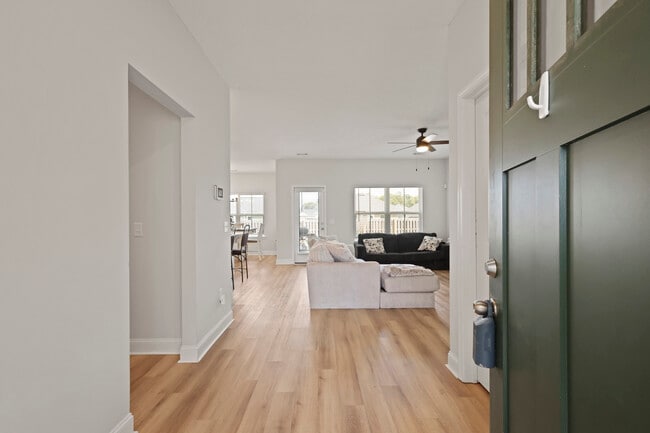 Building Photo - 568 Abode Ave