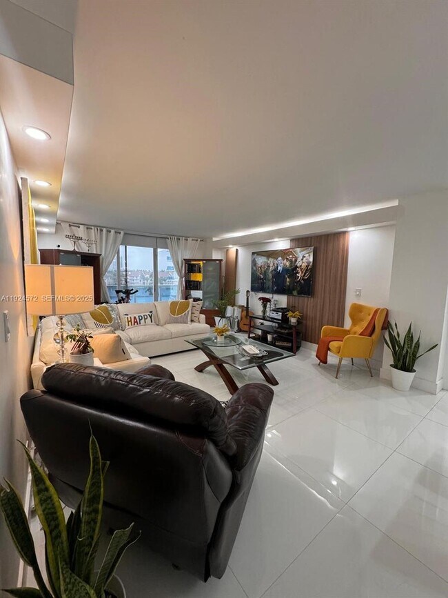 Building Photo - 3800 S Ocean Dr