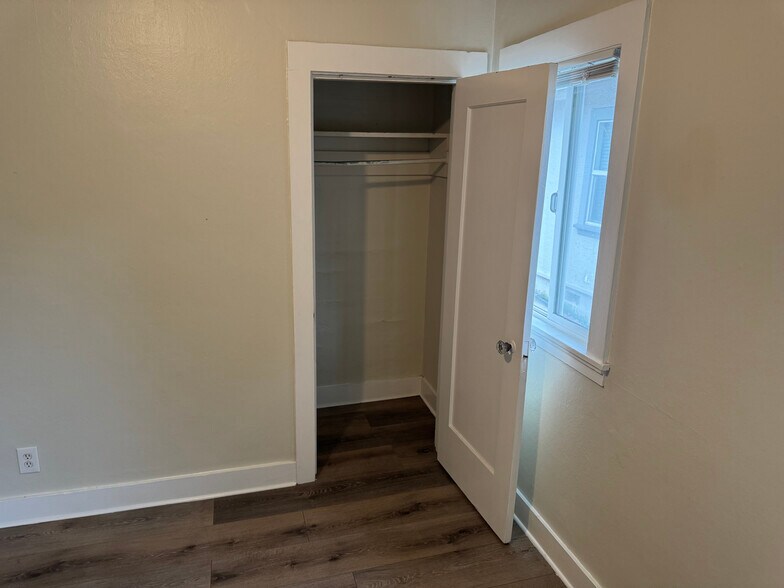 Building Photo - 4056 Santa Rita St