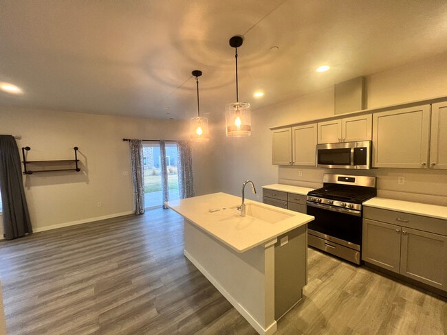 Building Photo - 2223 Eversull Ln