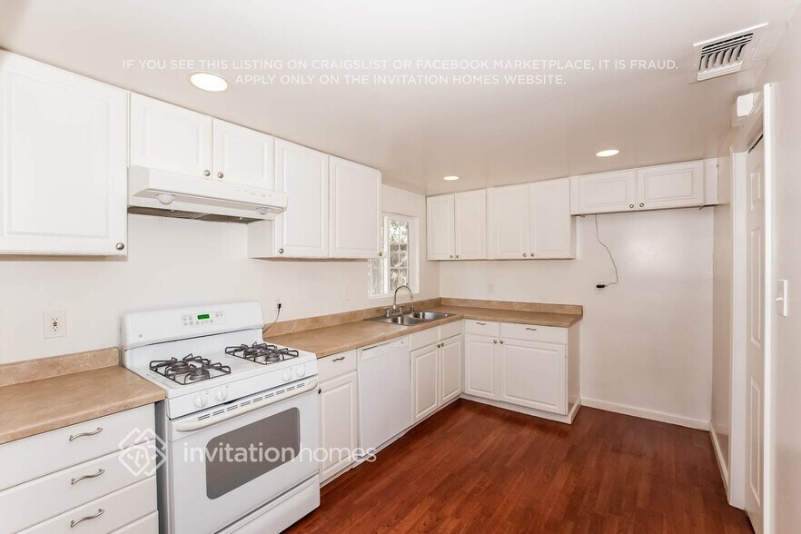 Building Photo - 6039 36th Ave