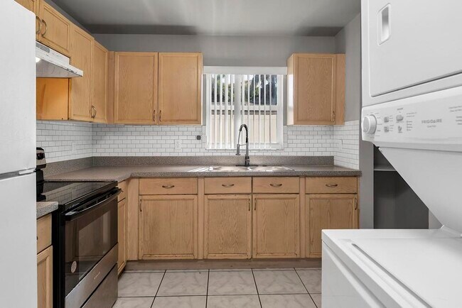 Building Photo - 915 S N St