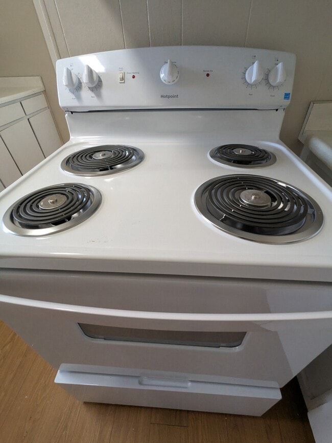 Building Photo - 904 Adams St