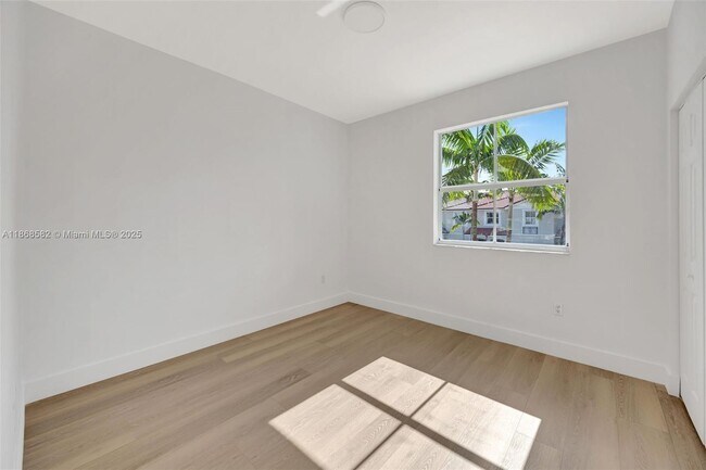Building Photo - 964 NE 41st Pl