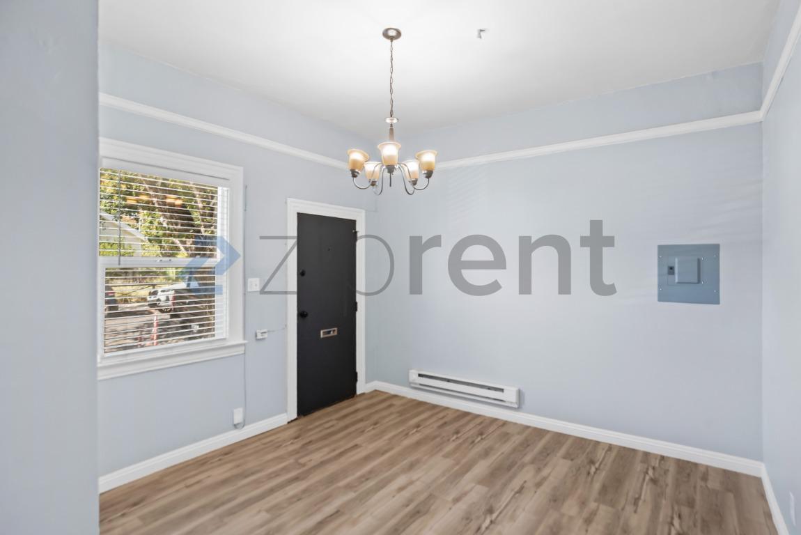 Building Photo - Unit B