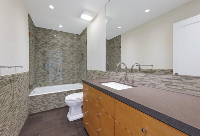 Building Photo - 6789 Shearwater Ln