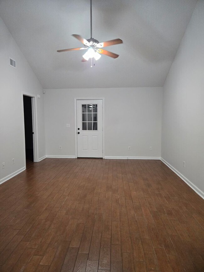 Building Photo - 142 Leeswood Cir