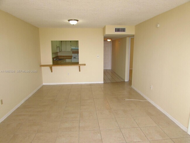 Building Photo - 10090 NW 80th Ct