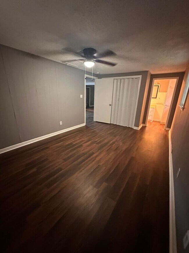 Building Photo - 821 Desota Pl
