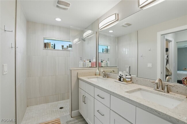 Building Photo - 1028 NW 33rd Ave