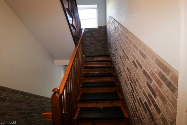 Building Photo - 14 Gouverneur St