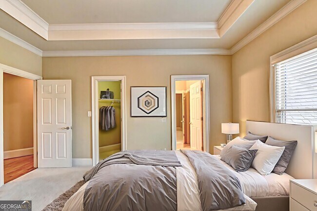 Building Photo - 8920 Doral Dr