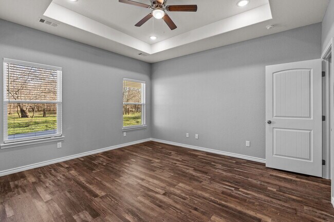 Building Photo - 412 N Wickham St