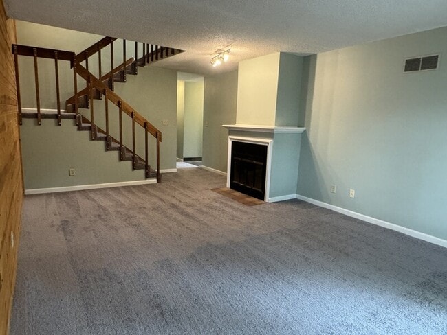 Building Photo - 2901 University Dr