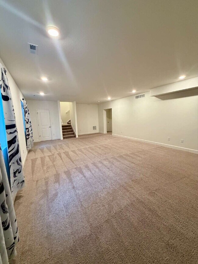 Building Photo - MOVE IN SPECIAL:   Move in before February 20th, 2026 receive $500 off of 1st Month’s Rent.