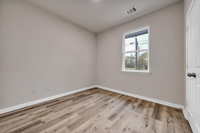 Building Photo - 309 W Martin LutherKing Dr