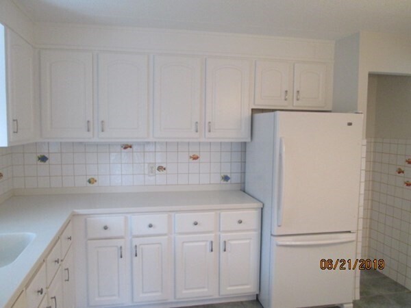 Building Photo - 146 Marble St