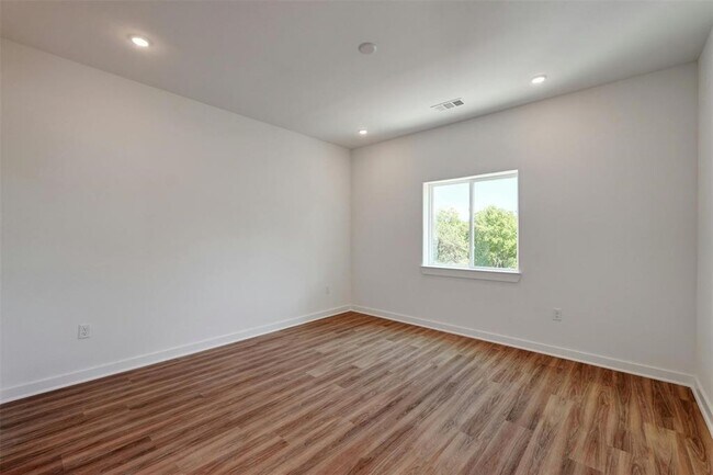 Building Photo - 4802 S Congress Ave