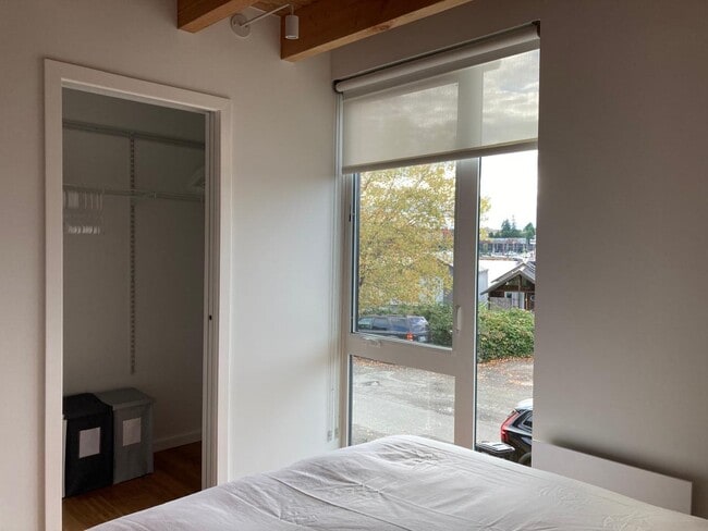 Building Photo - 2950 Fairview Ave E