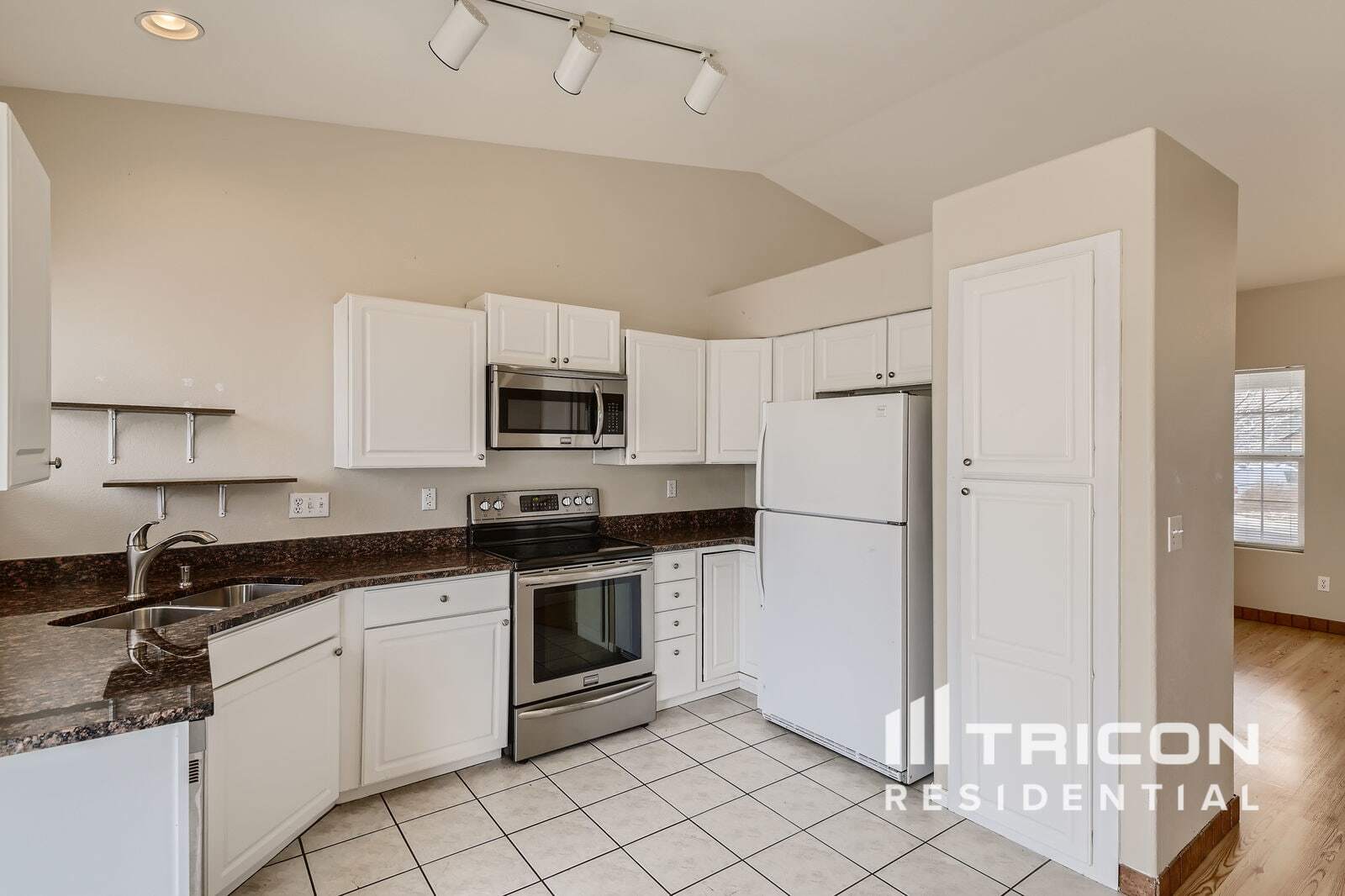 Building Photo - 21859 Silver Meadow Cir