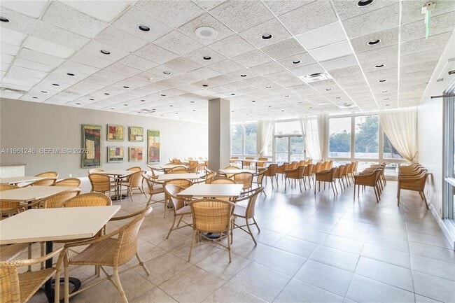 Building Photo - 7441 Wayne Ave