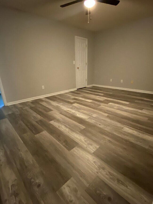 Building Photo - 2Bedroom 2bath - $875 monthly