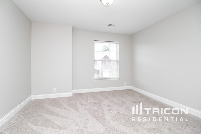 Building Photo - 4212 Aurora Cir