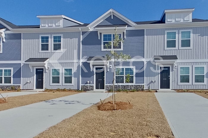 Building Photo - 2233 Banyon Cir