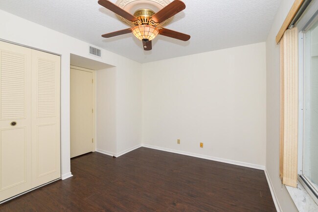 Building Photo - 2504 SE Anchorage Cove